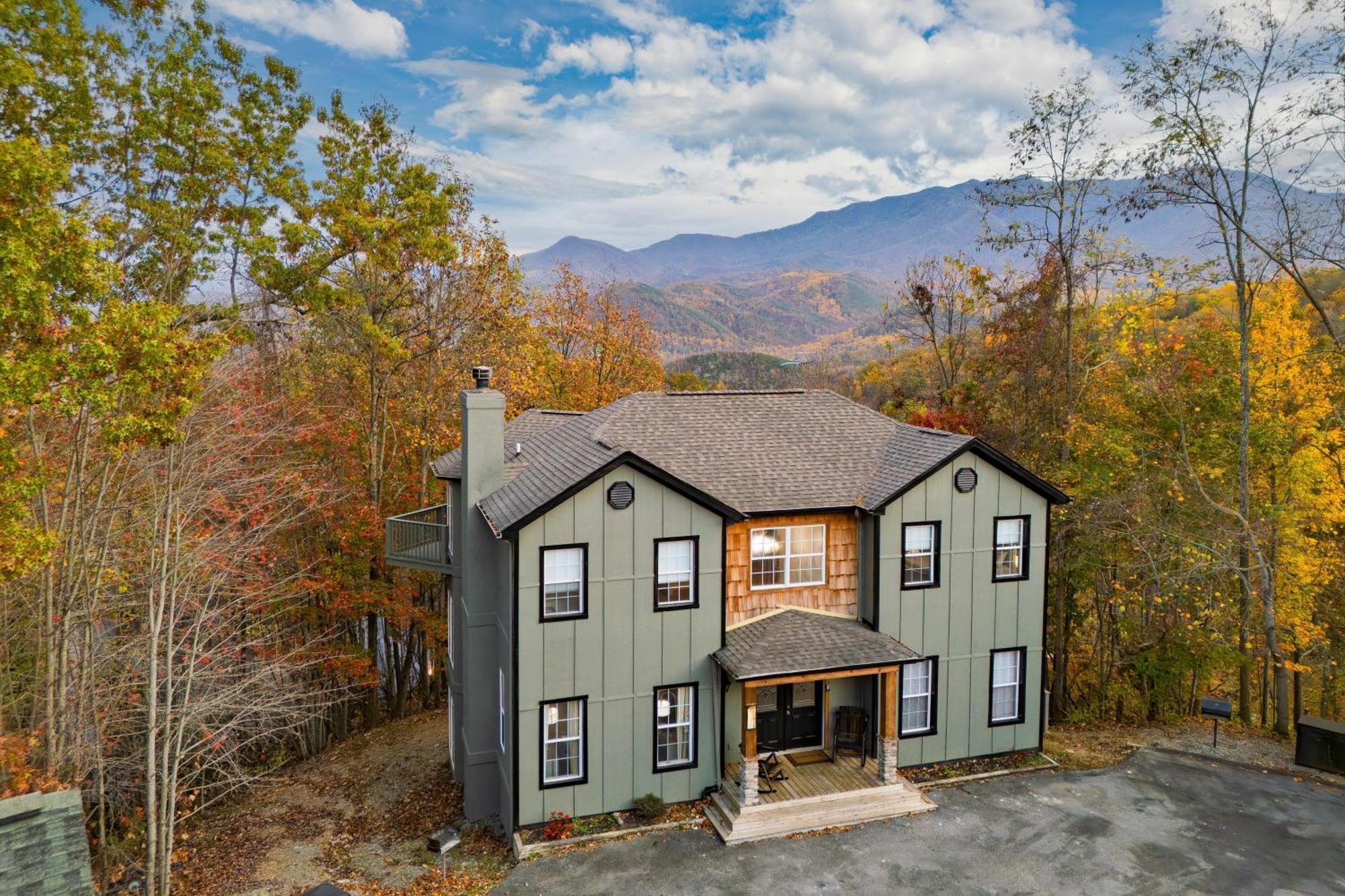 Greene Mountain By Avantstay Sleeps 22 Hot Tub Game Theater Holiday home Gatlinburg