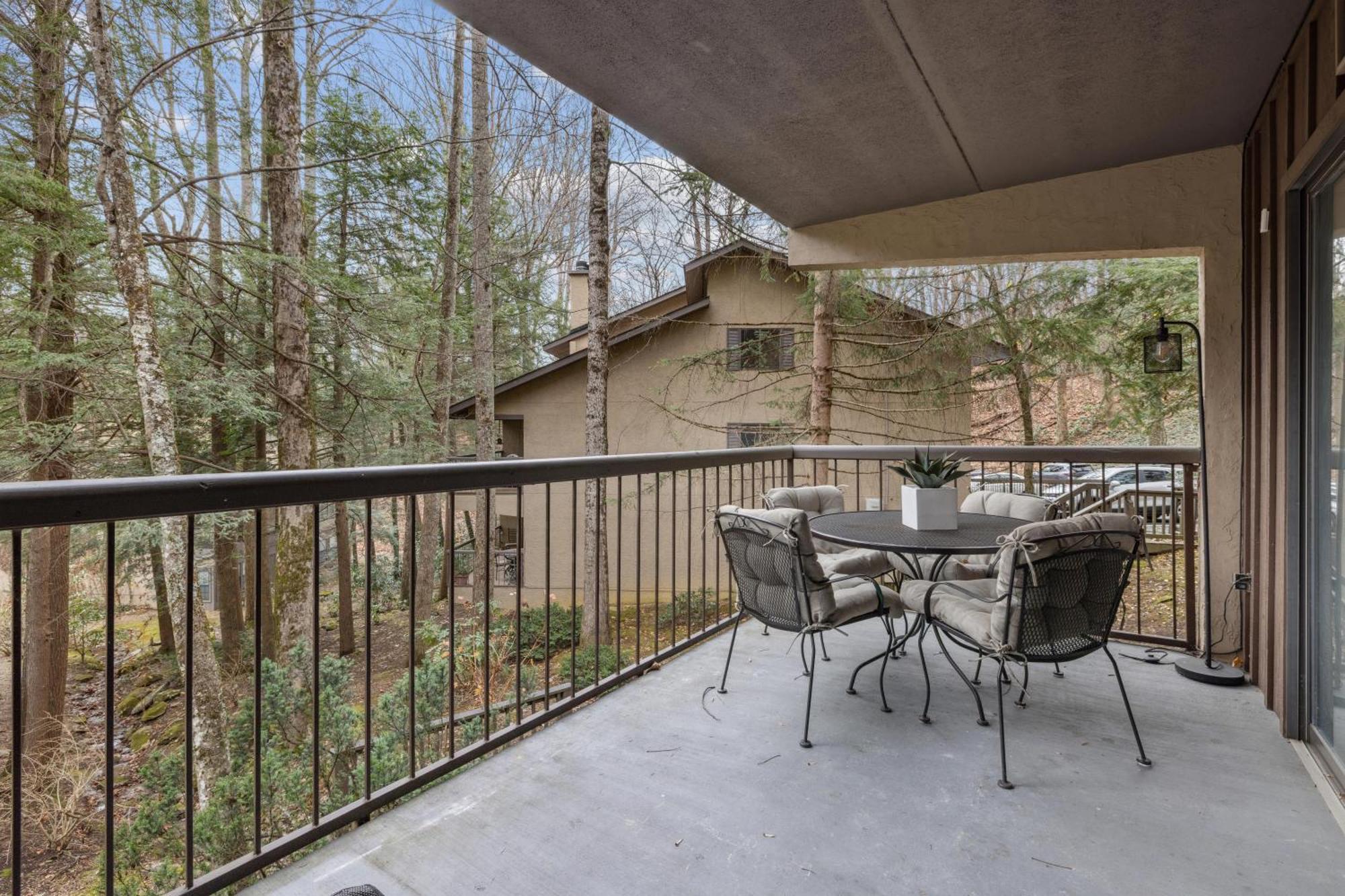 Fully Renovated 3-bedroom Home, Walk To Ober Mountain & Just Minutes From Gatlinburg