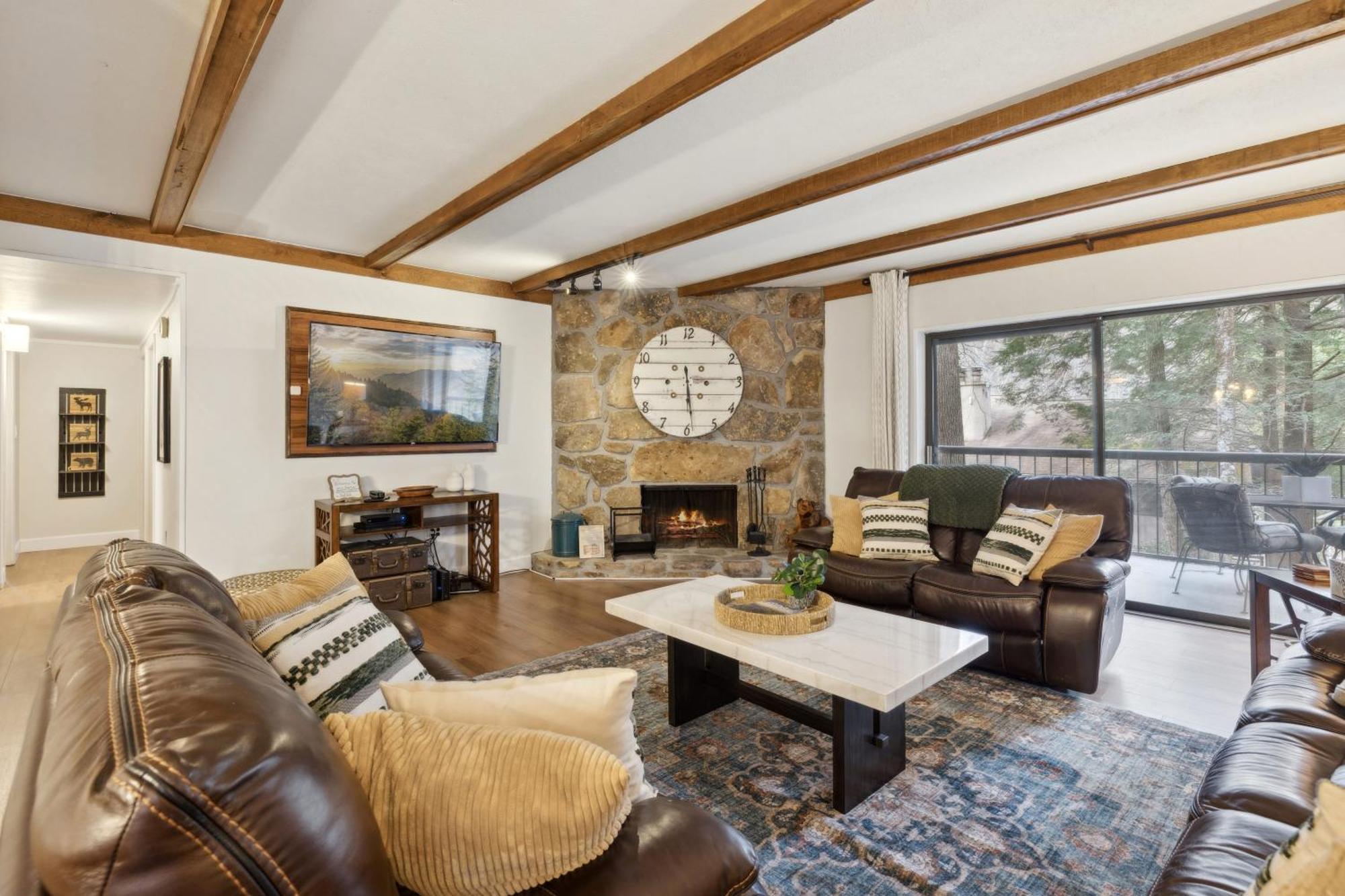 Fully Renovated 3-bedroom Home, Walk To Ober Mountain & Just Minutes From Holiday home Gatlinburg