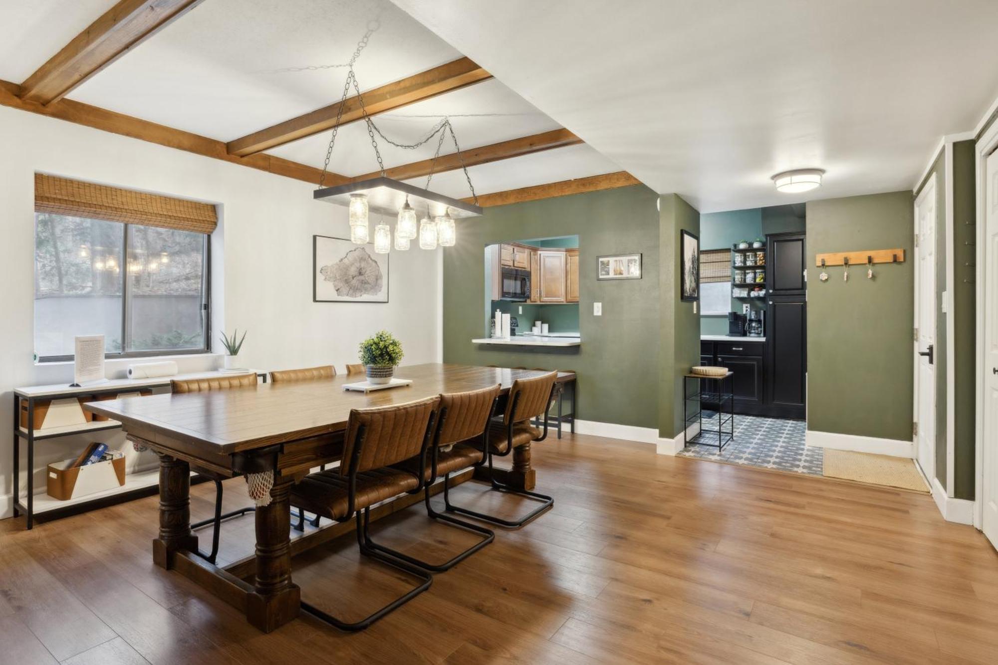 Fully Renovated 3-bedroom Home, Walk To Ober Mountain & Just Minutes From * Gatlinburg