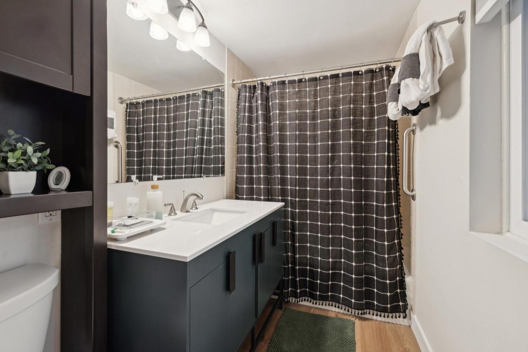 Fully Renovated 3-bedroom Home, Walk To Ober Mountain & Just Minutes From Holiday home