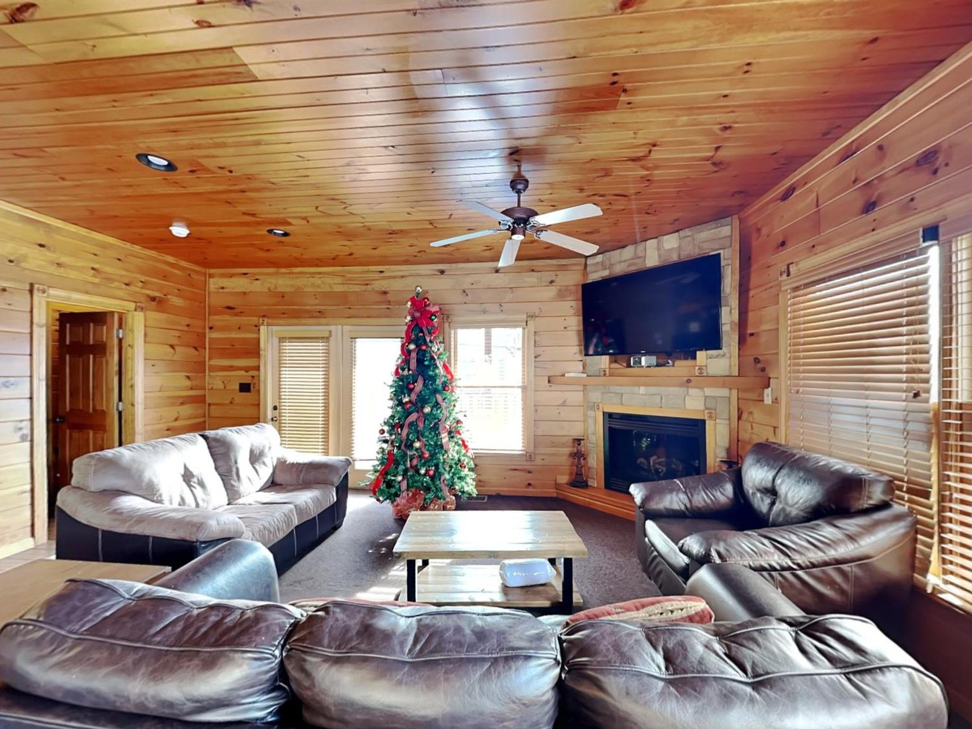 The Great Escape Ii, 5 Bedrooms, Sleeps 17, Game Room, Pool Access, Theater * Gatlinburg