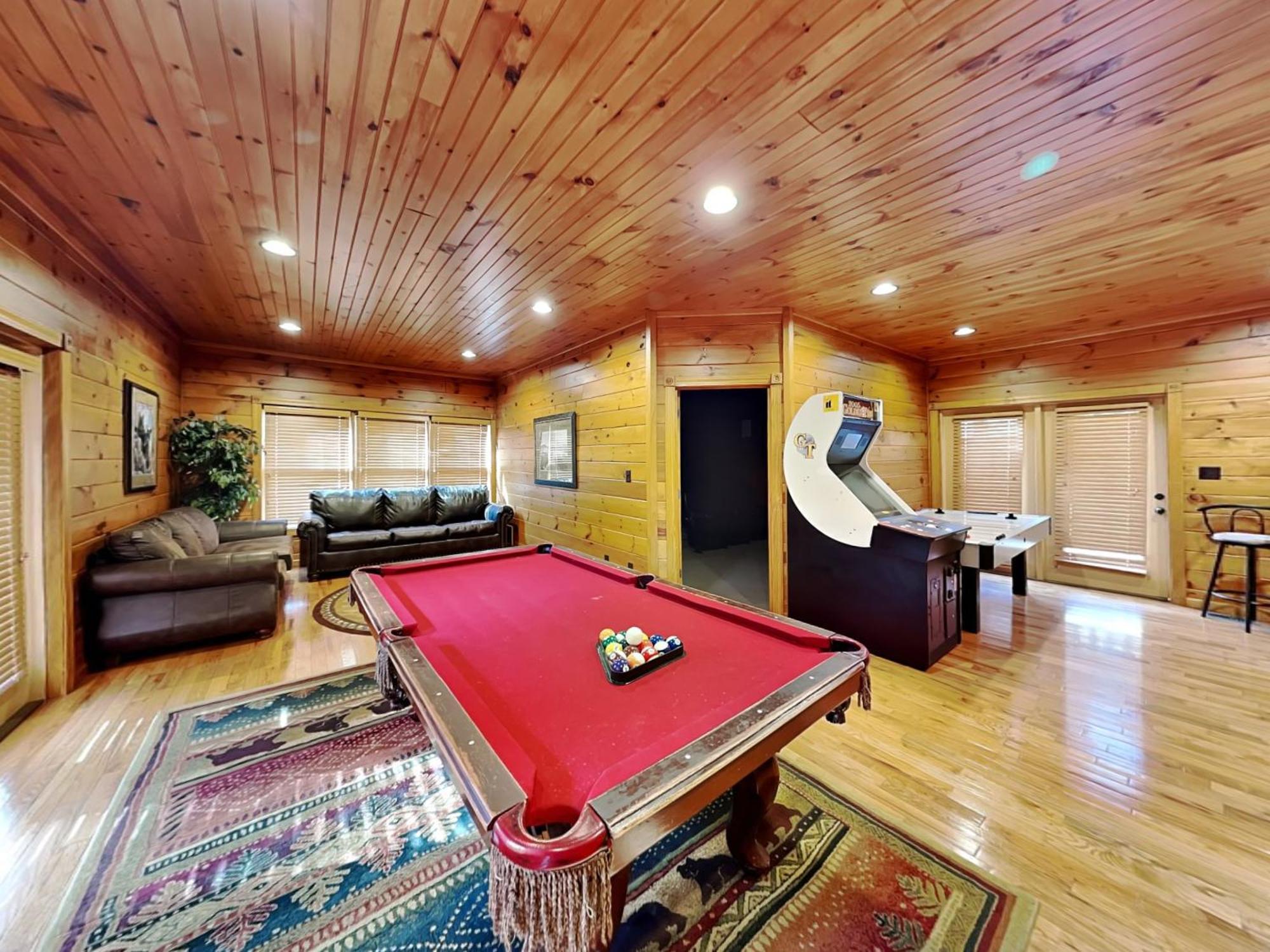 The Great Escape Ii, 5 Bedrooms, Sleeps 17, Game Room, Pool Access, Theater Holiday home *