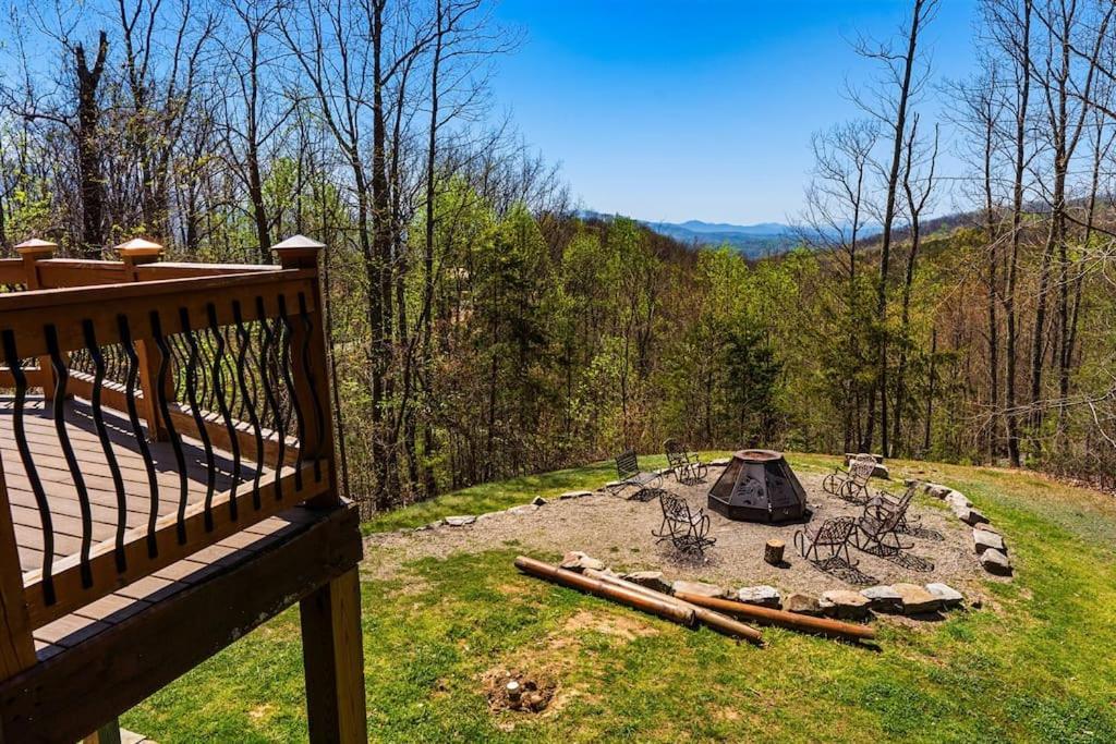 Cherokee - W - Mtnviews- April Deals-hottub-fire Pit-gamerm Gatlinburg