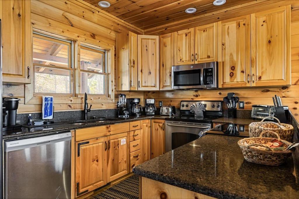 Cherokee - W - Mtnviews- April Deals-hottub-fire Pit-gamerm