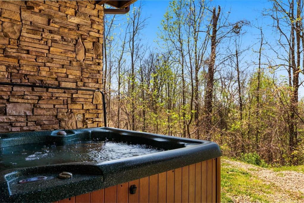 Cherokee - W - Mtnviews- April Deals-hottub-fire Pit-gamerm * Gatlinburg