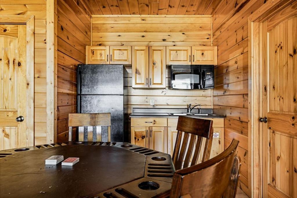 Chalet Cherokee - W - Mtnviews- April Deals-hottub-fire Pit-gamerm