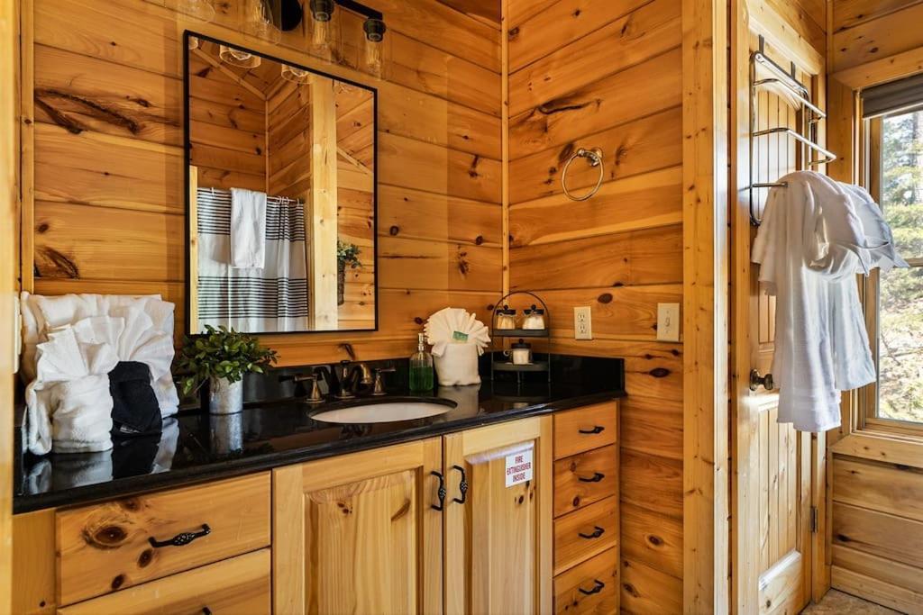 Cherokee - W - Mtnviews- April Deals-hottub-fire Pit-gamerm Chalet Gatlinburg