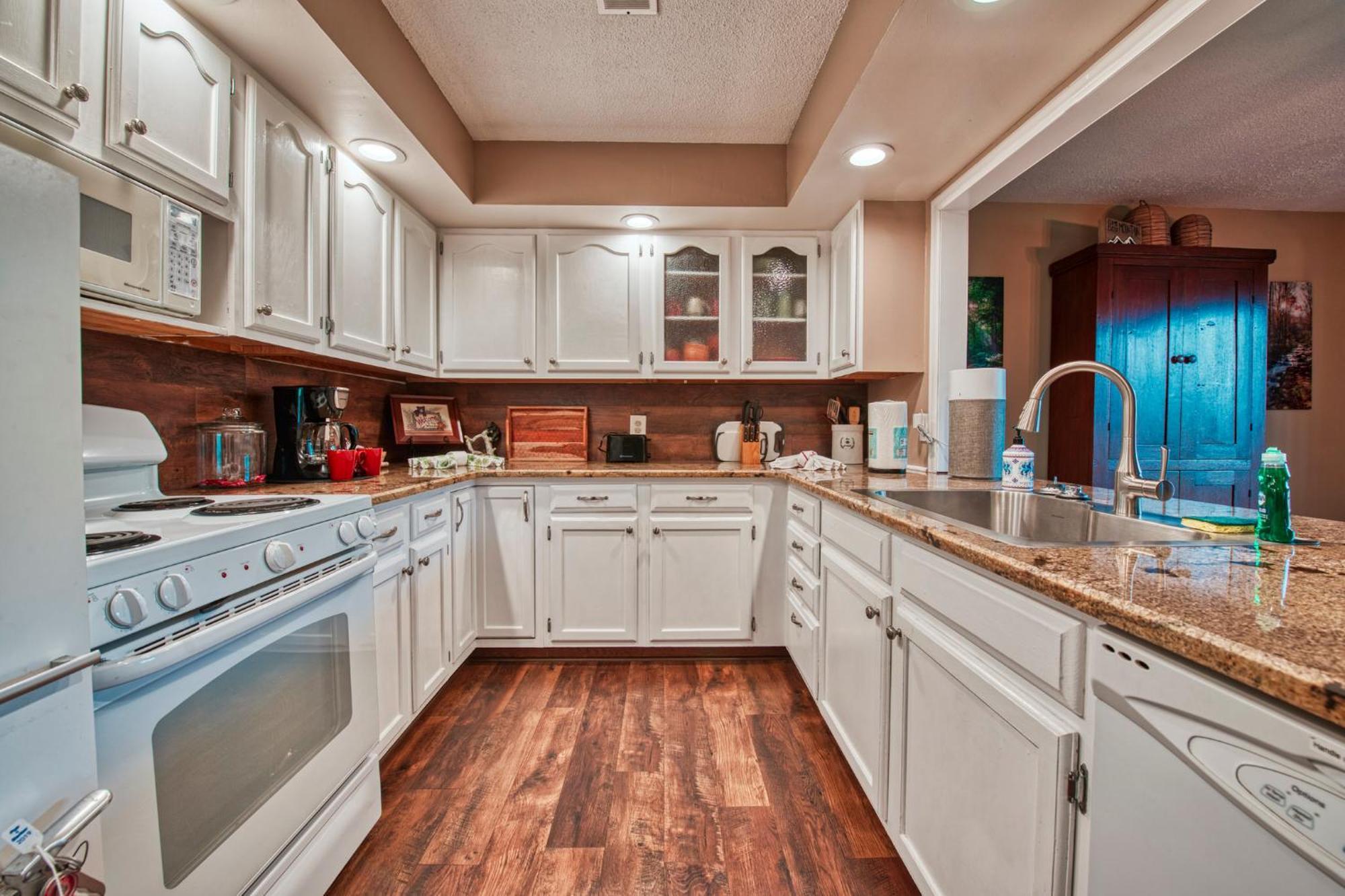 Cozy Fires & Mountain Views, Your Smoky Mountain Escape * Gatlinburg