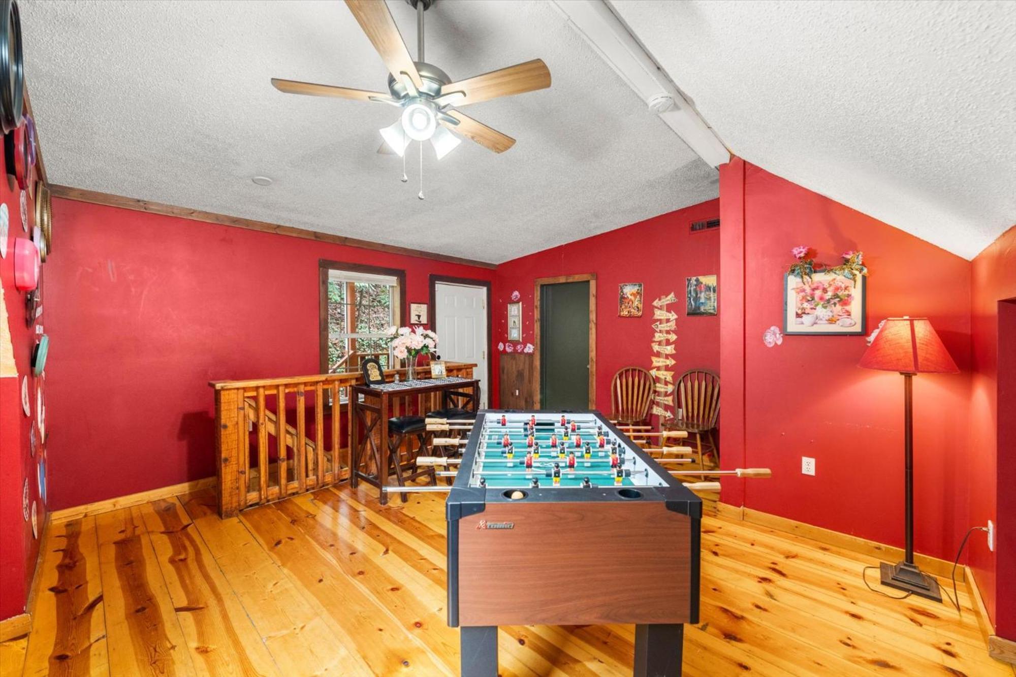 Downtown Getaway Bbq, Hot Tub & Fun Games! Holiday home *