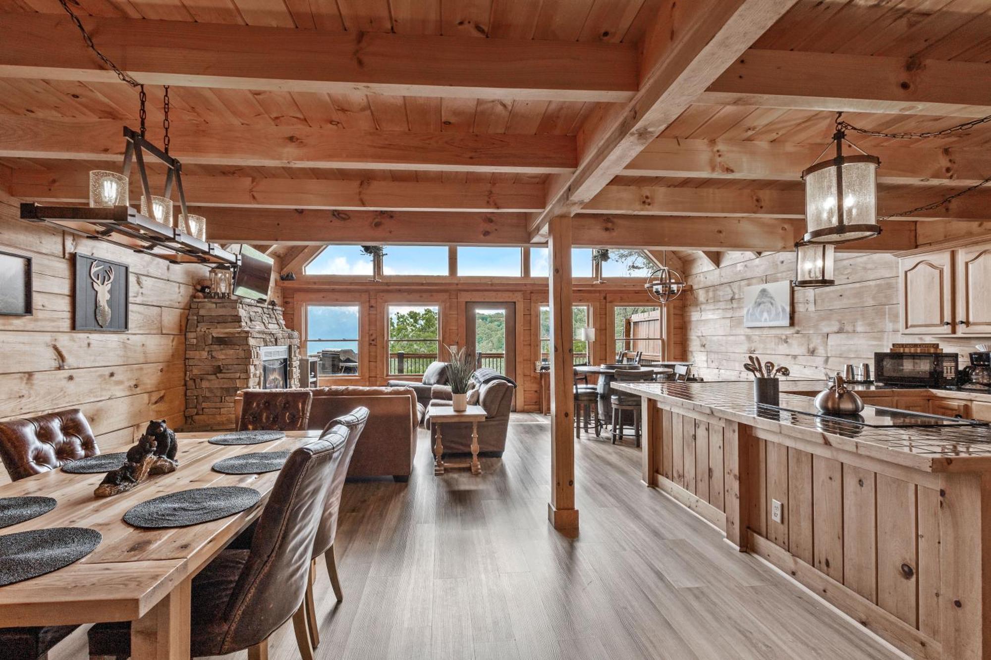 Chalet Classy Bear *