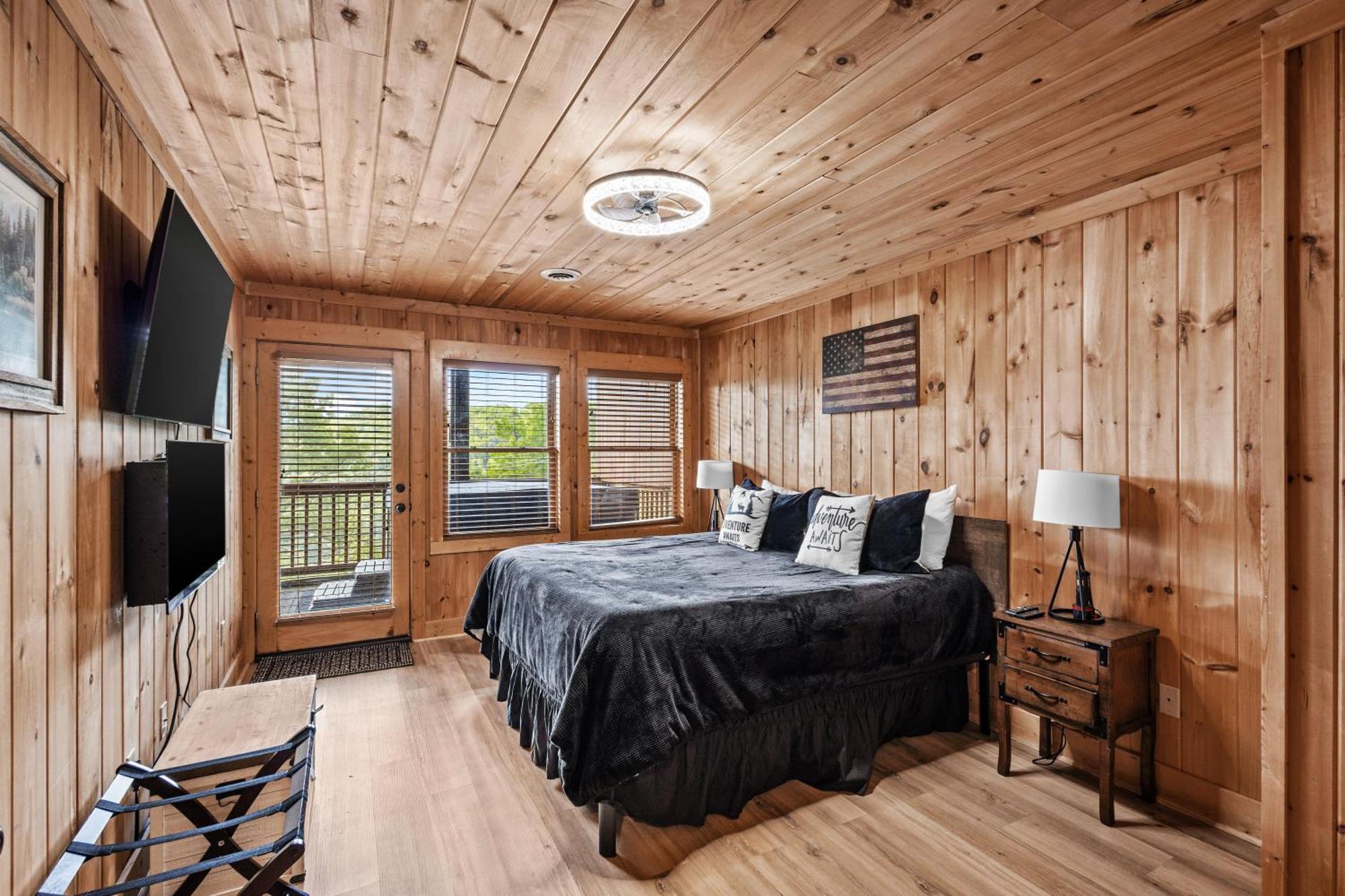 Chalet Classy Bear