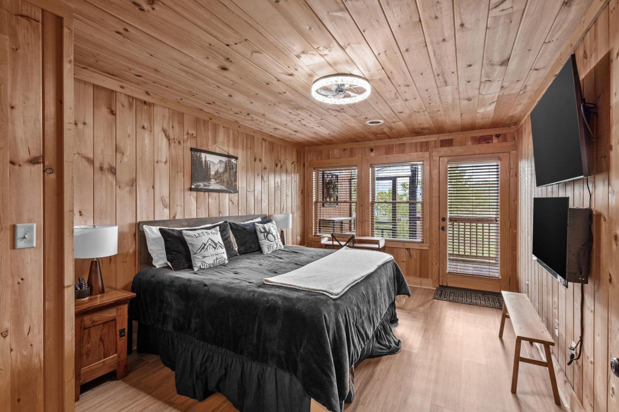 Chalet Classy Bear Gatlinburg