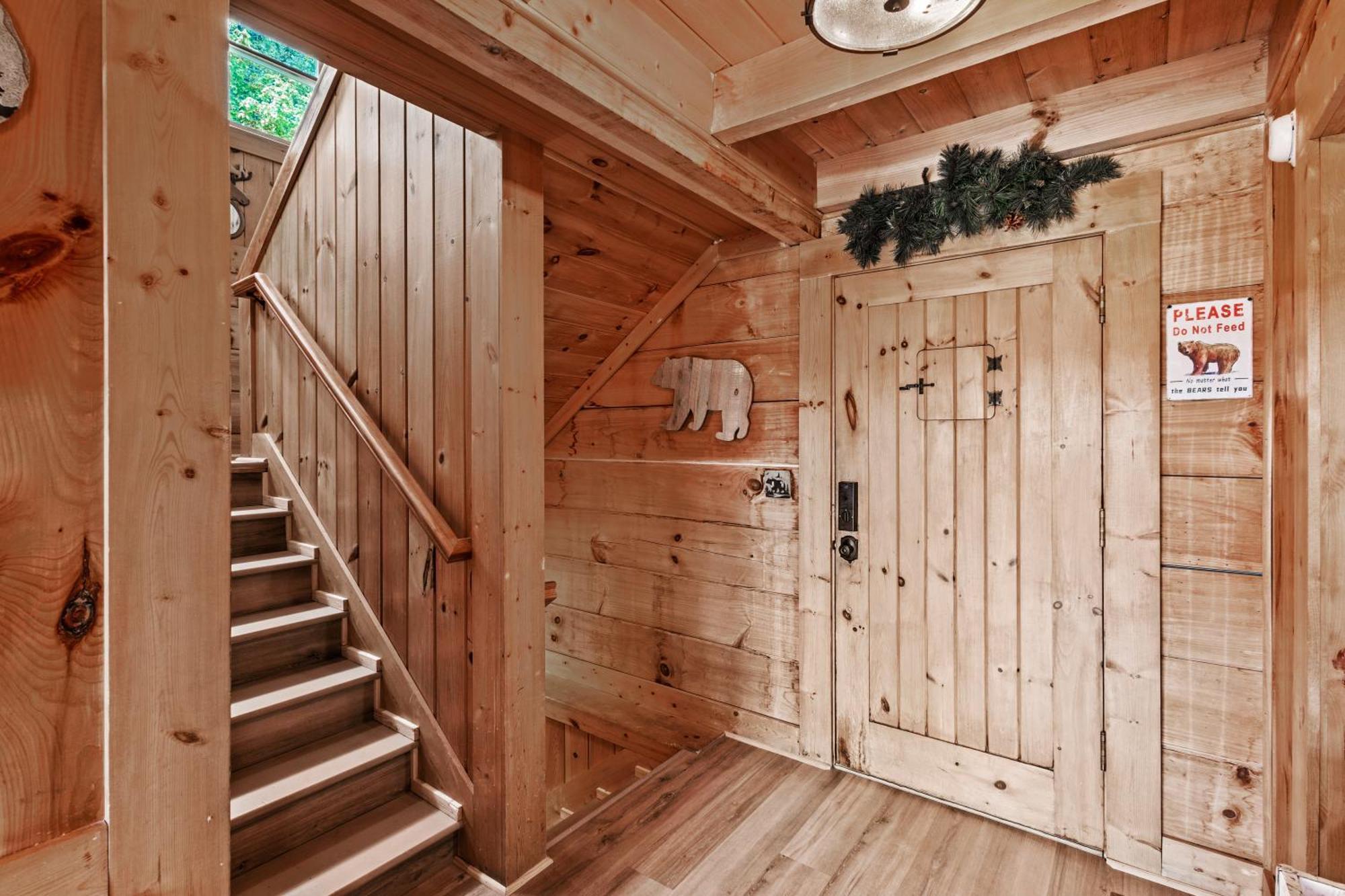 Chalet Classy Bear