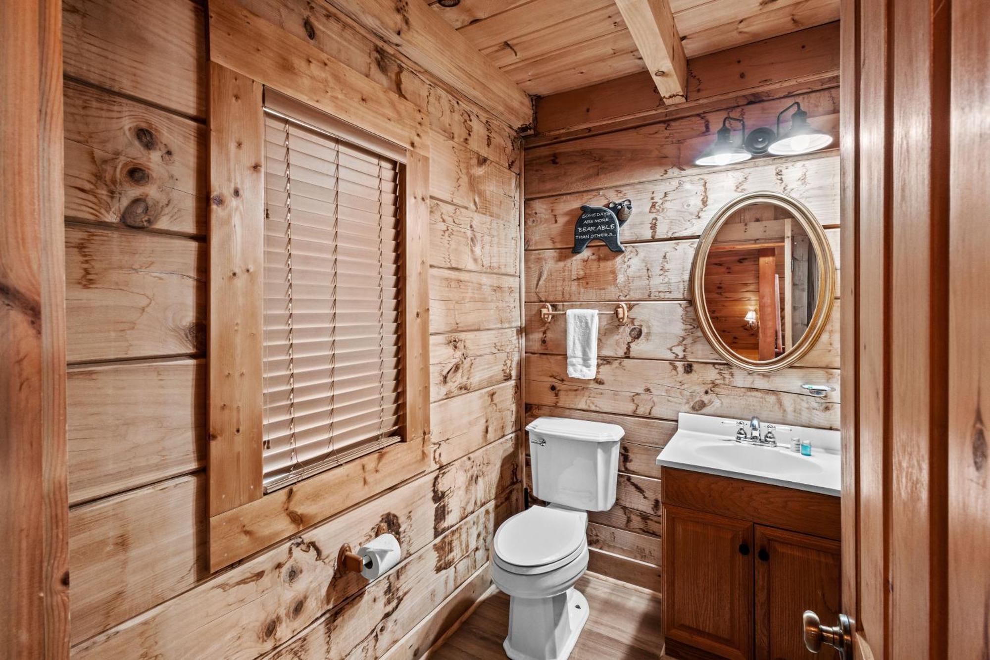 Chalet Classy Bear *