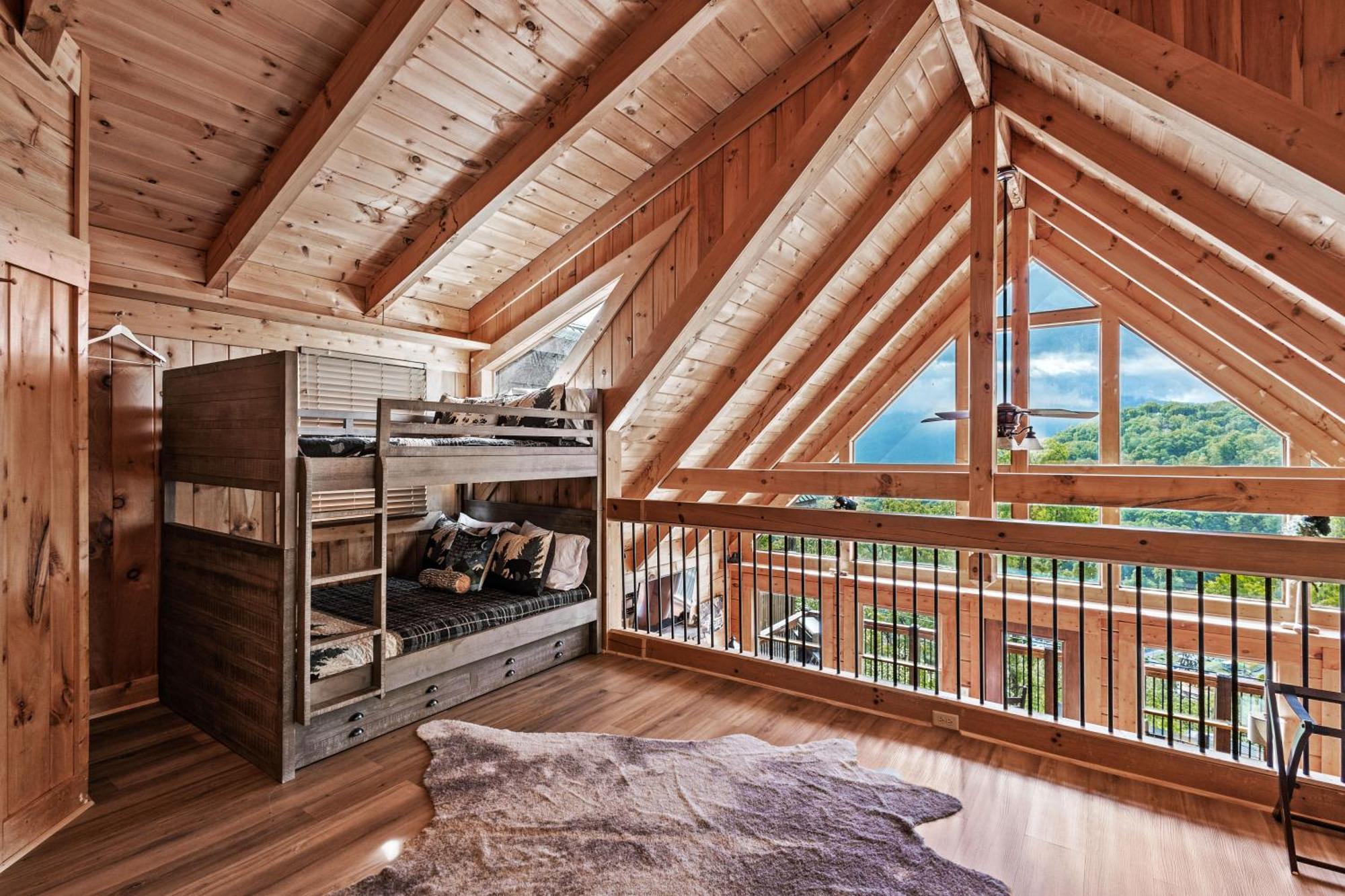 Chalet Classy Bear