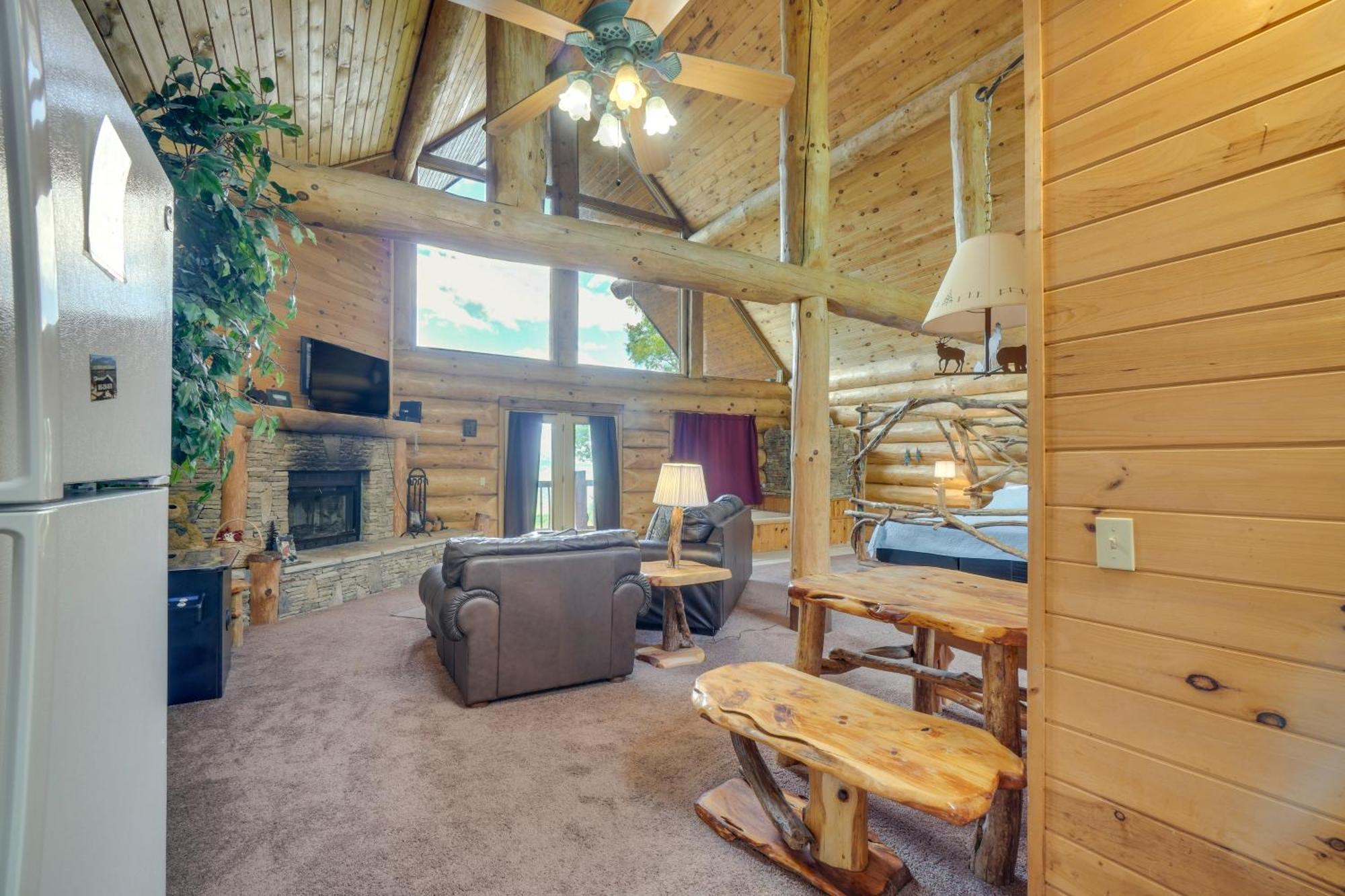 With Hot Tub About 11 Miles To Downtown * Gatlinburg