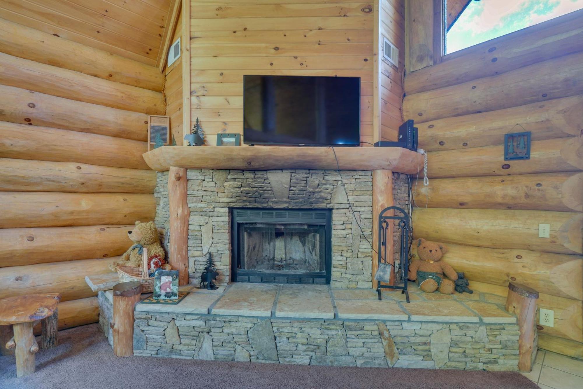 Apartment With Hot Tub About 11 Miles To Downtown *