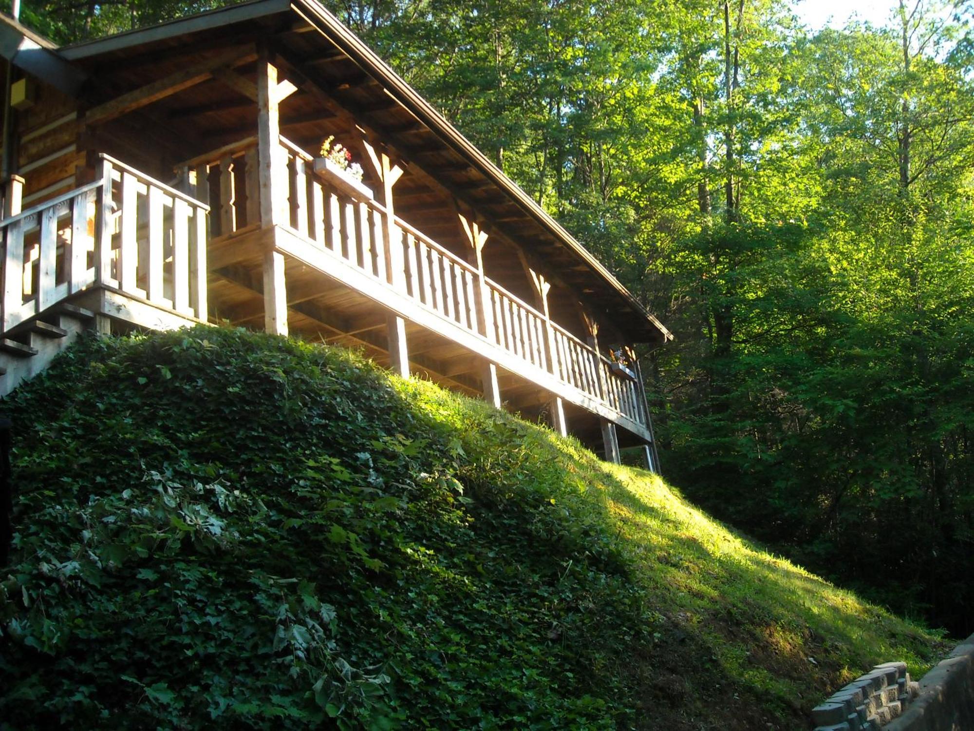 Authentic Log With Hot Tub, Fireplace, Fire Pit And Billiards ! *