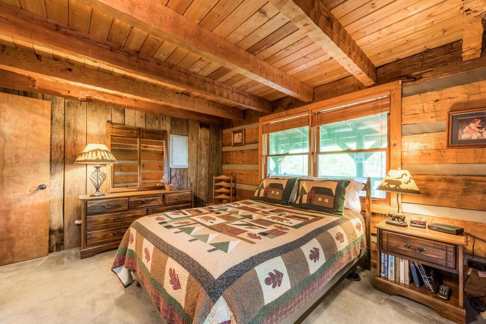 Authentic Log With Hot Tub, Fireplace, Fire Pit And Billiards ! Chalet Gatlinburg