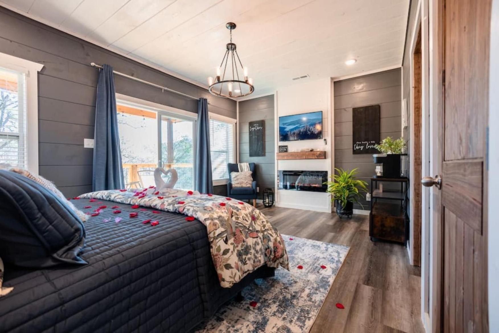 Romantic Retreat By Ghosal Luxury *