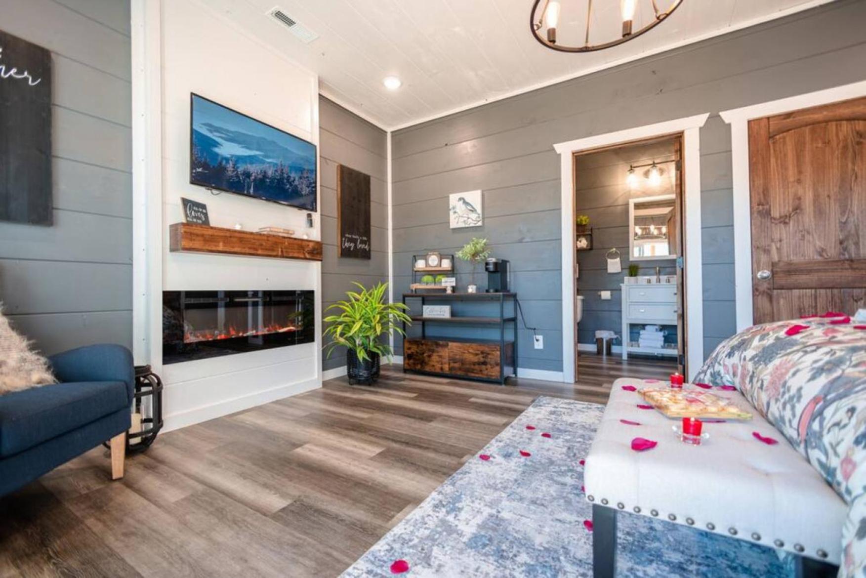 Romantic Retreat By Ghosal Luxury Chalet Gatlinburg