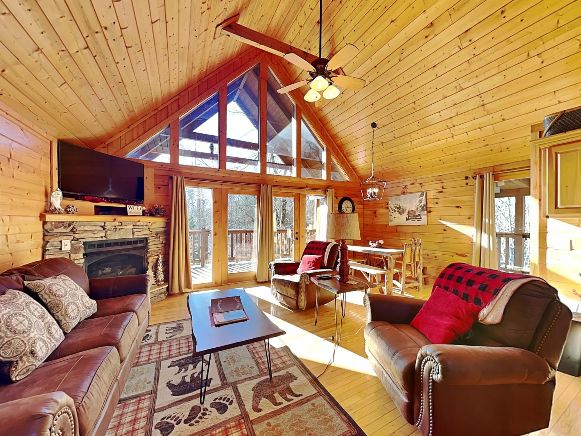 Smoky Bear Hideaway * Gatlinburg
