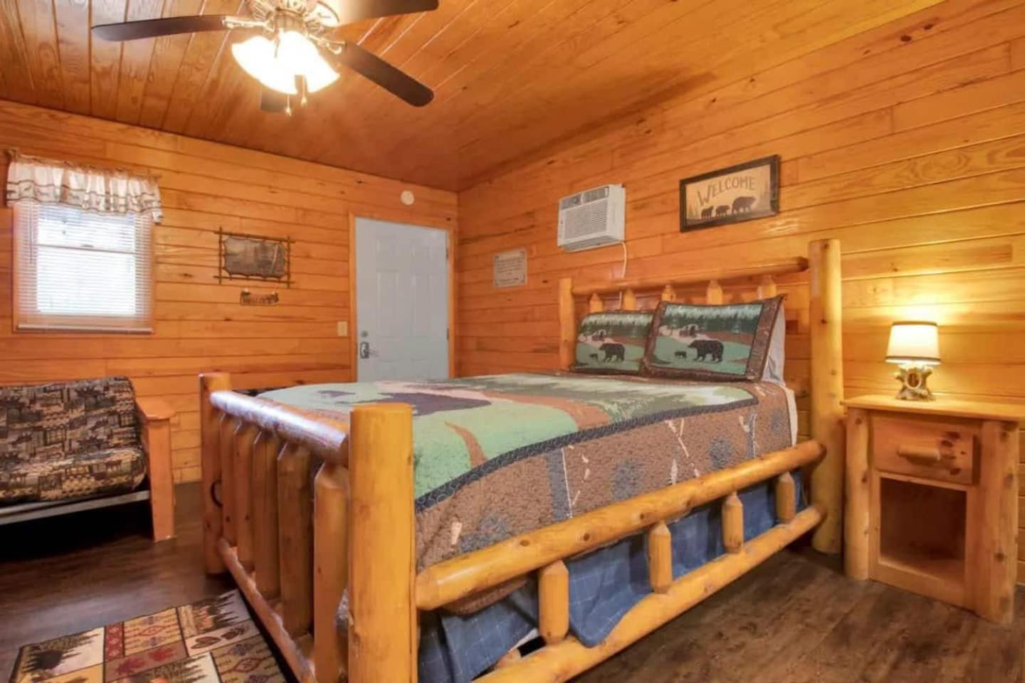 Relax In A Mountain In The Smokies, * Gatlinburg