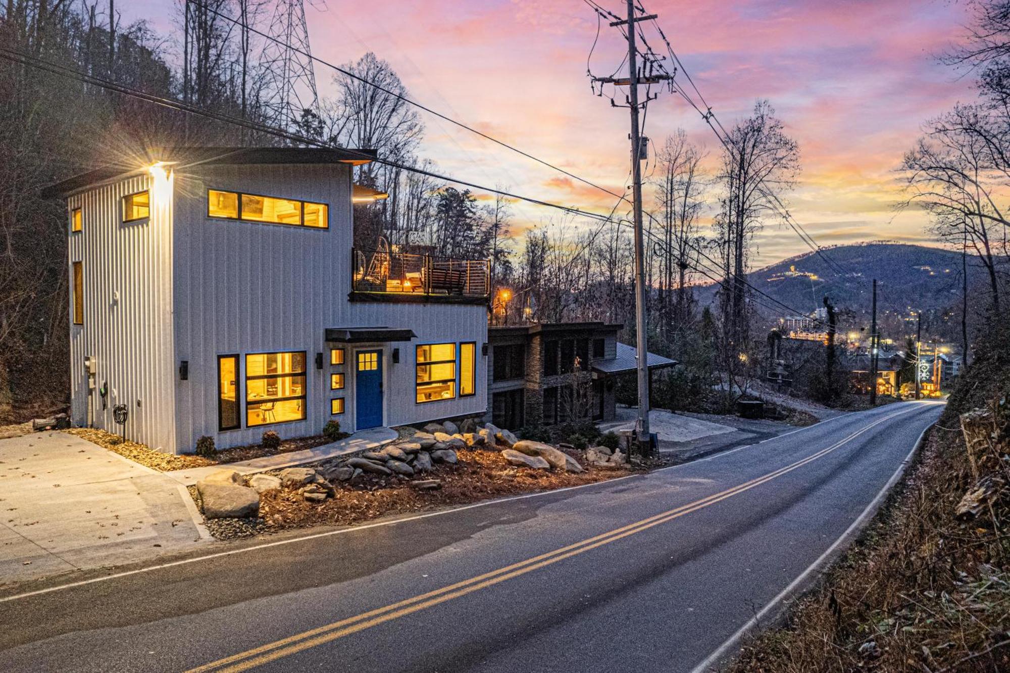 Whispering Waters Chalet *