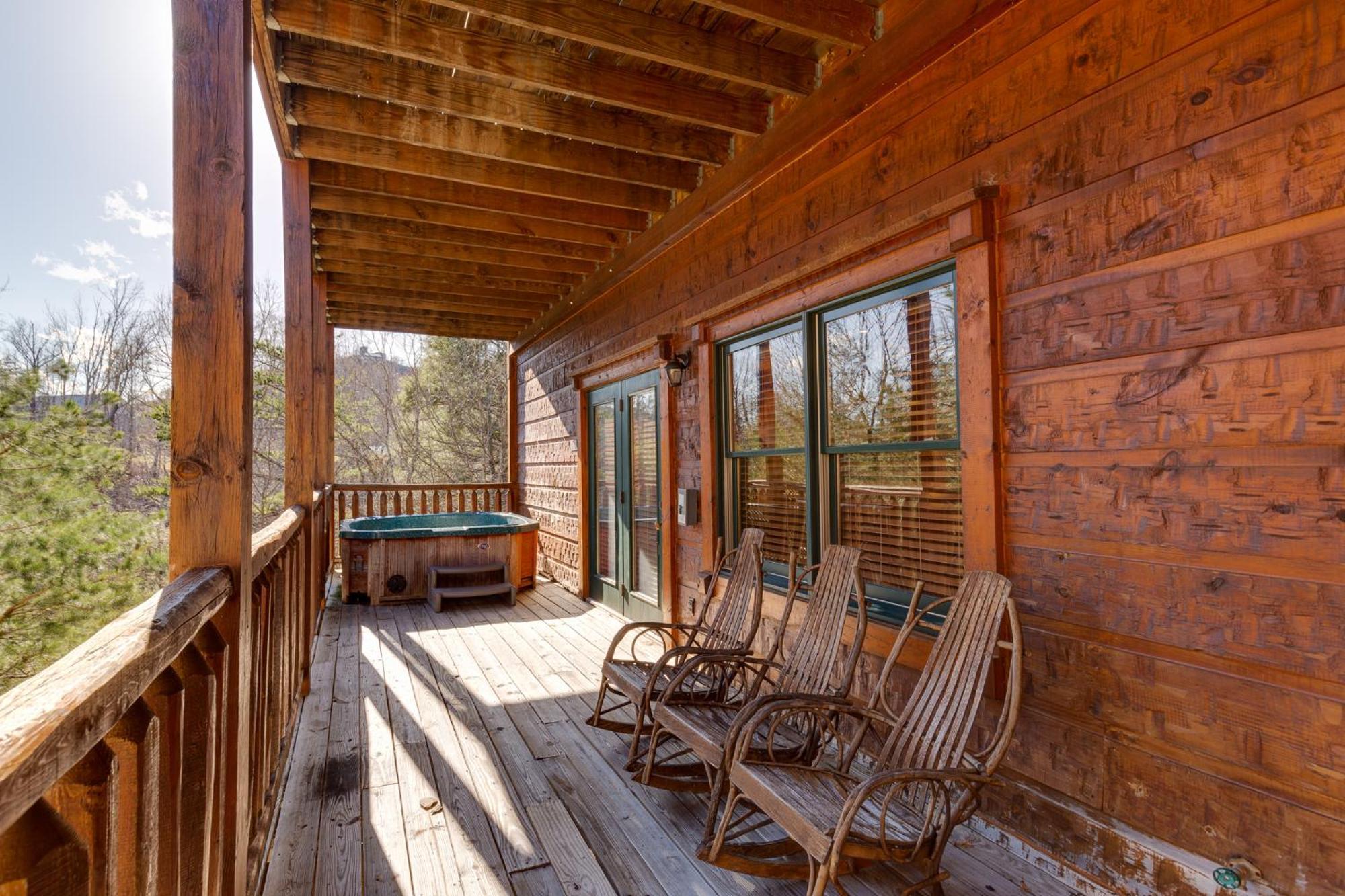 The Great Escape Ii, 5 Bedrooms, Sleeps 17, Game Room, Pool Access, Theater Holiday home *