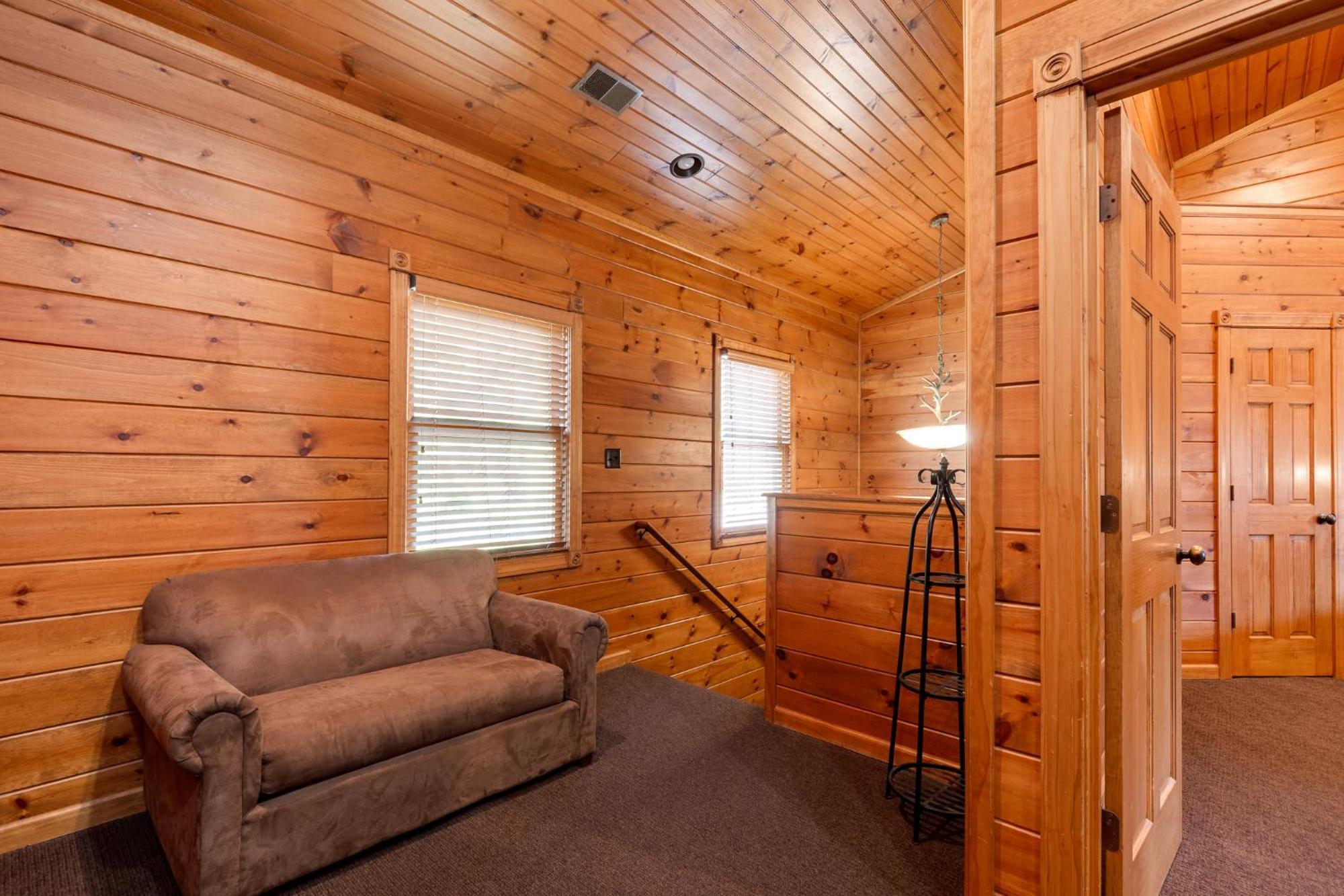 The Great Escape Ii, 5 Bedrooms, Sleeps 17, Game Room, Pool Access, Theater Gatlinburg
