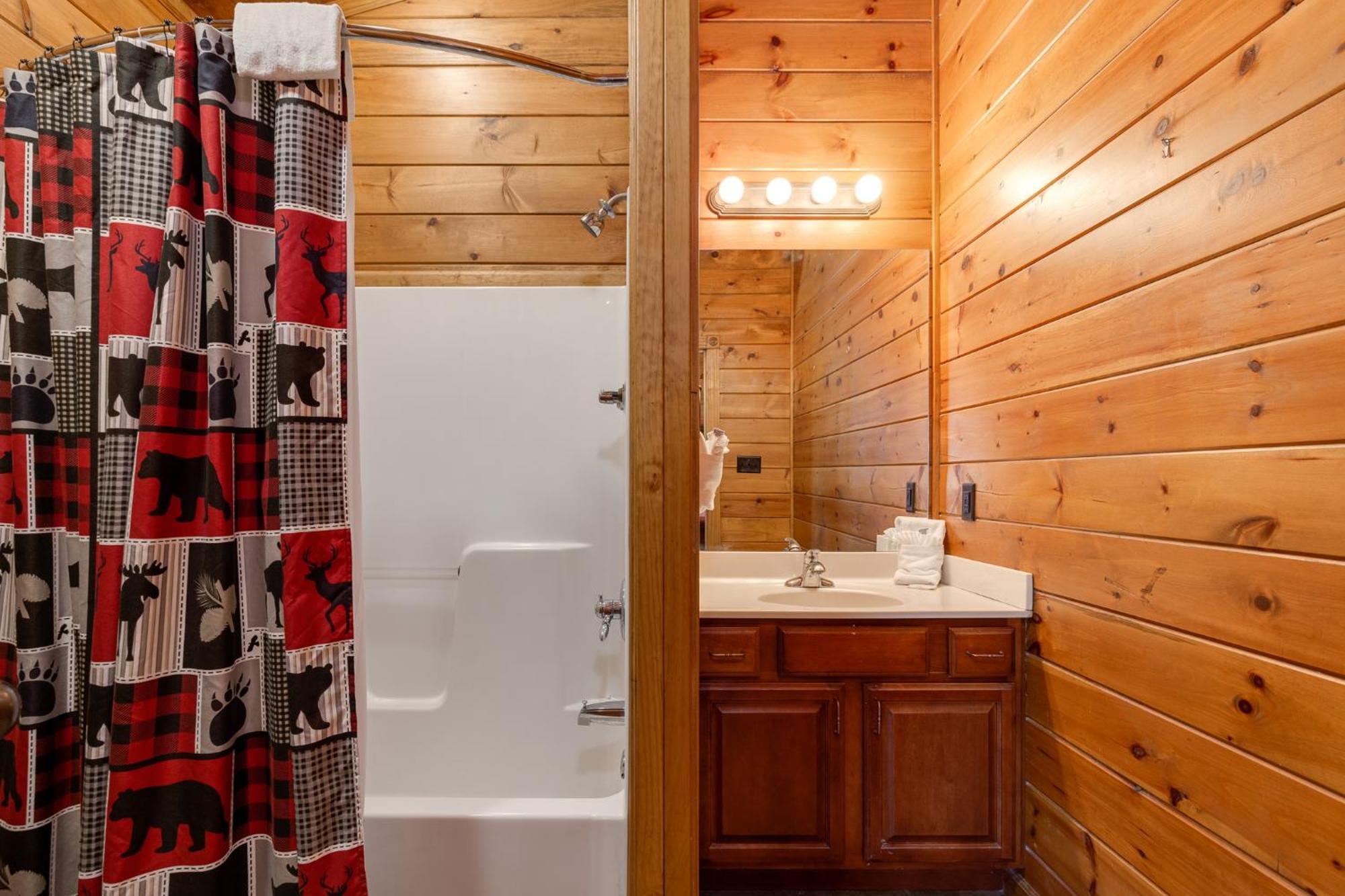The Great Escape Ii, 5 Bedrooms, Sleeps 17, Game Room, Pool Access, Theater * Gatlinburg