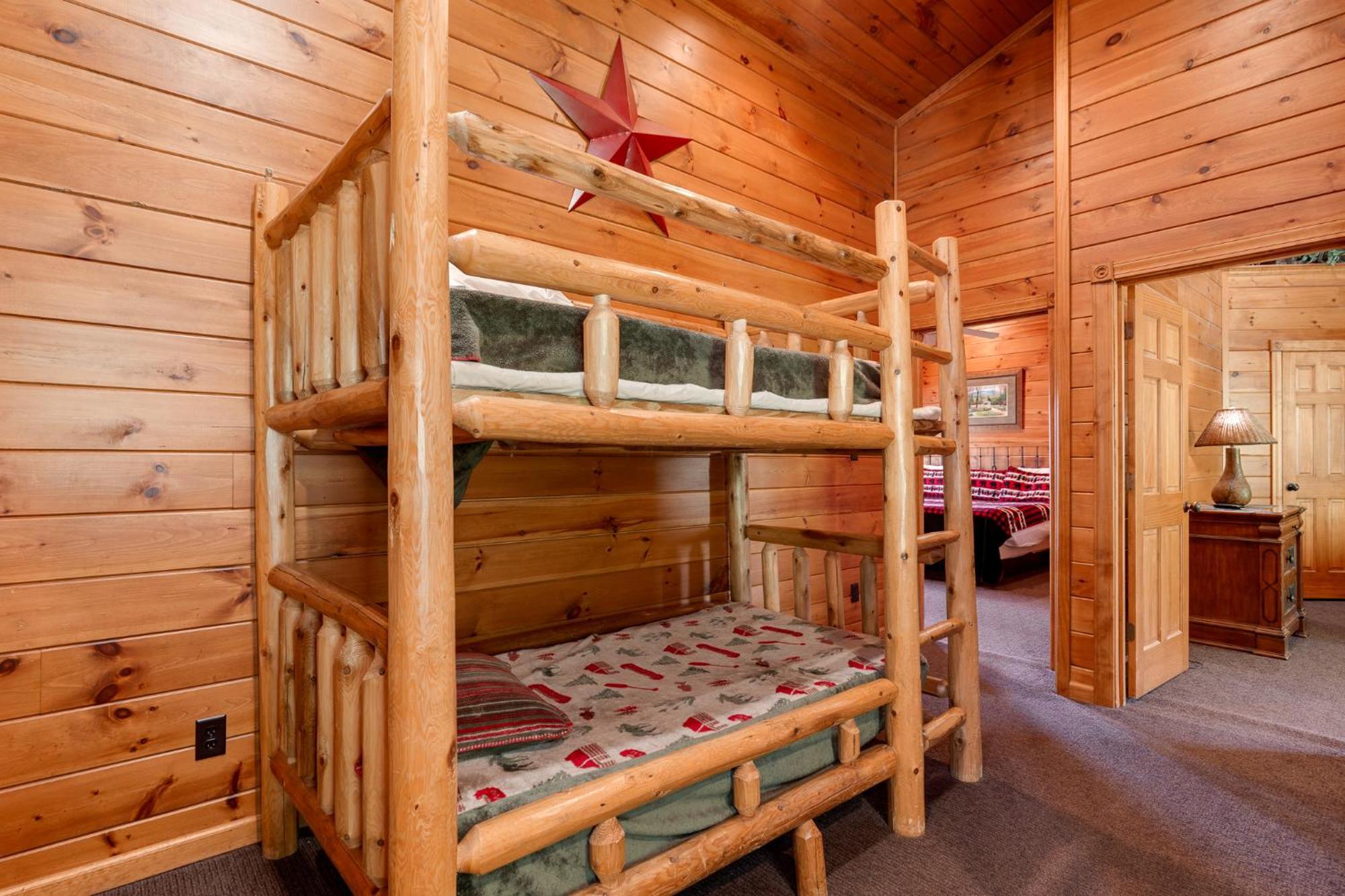 The Great Escape Ii, 5 Bedrooms, Sleeps 17, Game Room, Pool Access, Theater