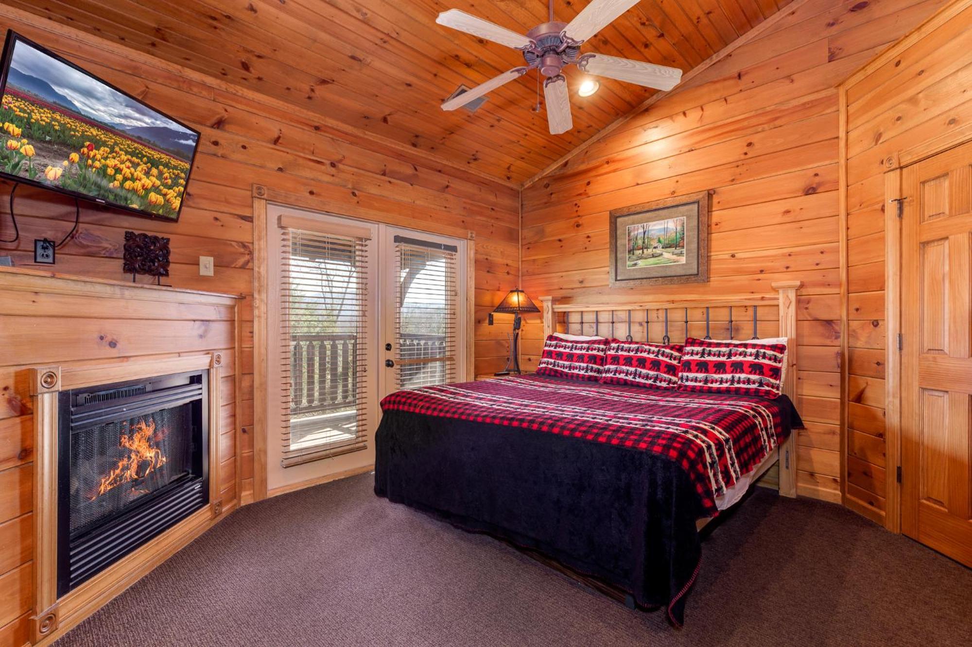 The Great Escape Ii, 5 Bedrooms, Sleeps 17, Game Room, Pool Access, Theater Holiday home