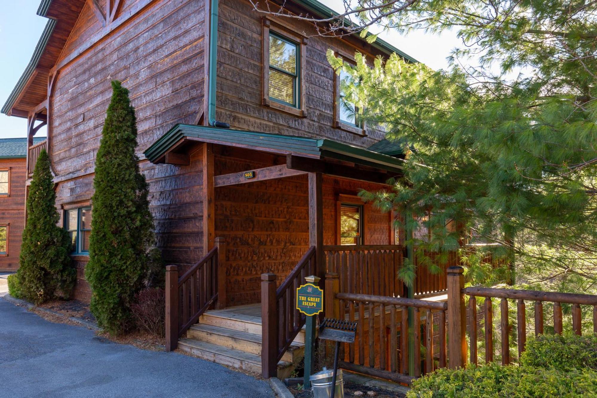 The Great Escape Ii, 5 Bedrooms, Sleeps 17, Game Room, Pool Access, Theater Holiday home *