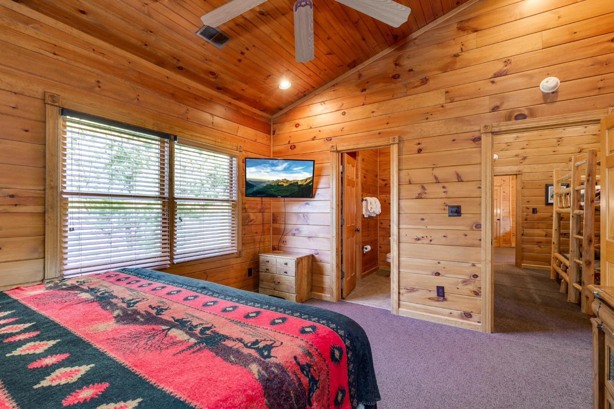 The Great Escape Ii, 5 Bedrooms, Sleeps 17, Game Room, Pool Access, Theater Holiday home Gatlinburg