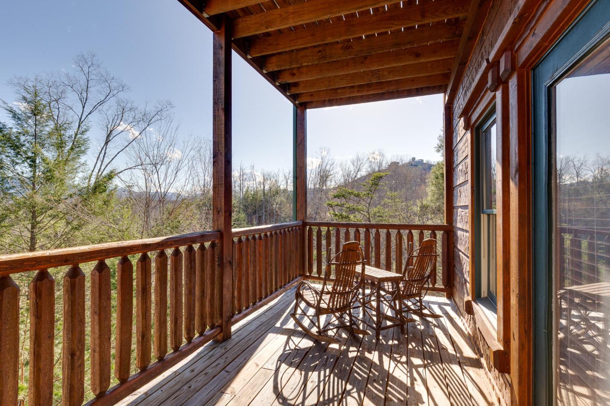 The Great Escape Ii, 5 Bedrooms, Sleeps 17, Game Room, Pool Access, Theater * Gatlinburg