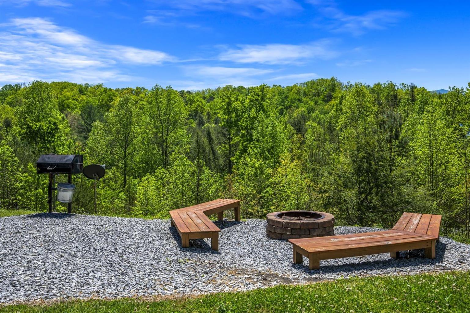 Ridge View Nature And Mountain View - Hot Tub - Firepit - Yard - Games Holiday home *