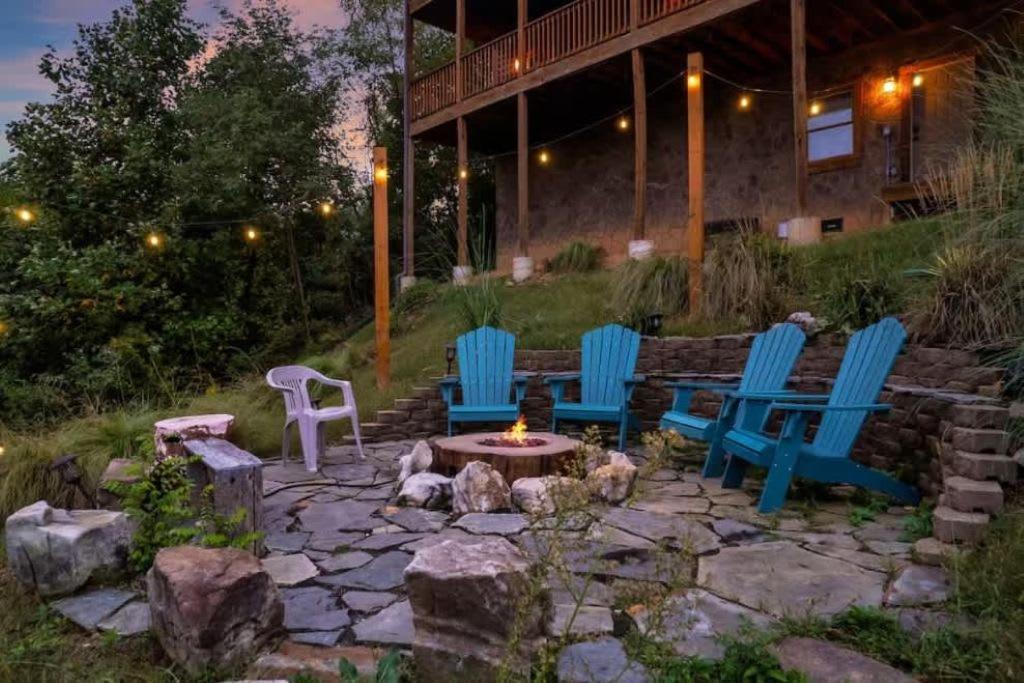 Mountain Views W Hot Tub Firepit & Game Holiday home *