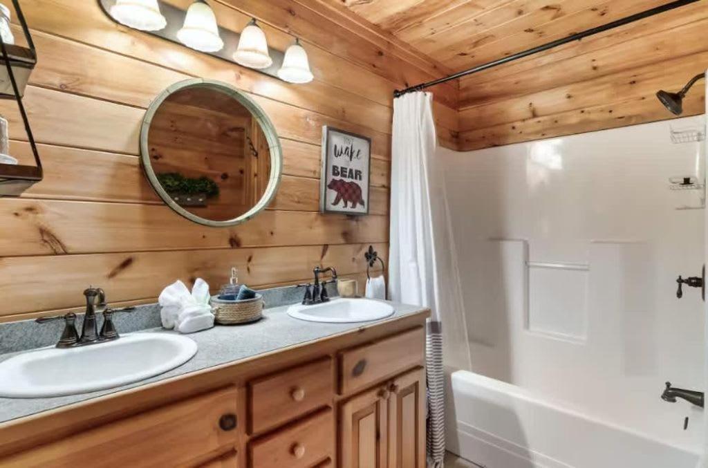 Holiday home Mountain Views W Hot Tub Firepit & Game *