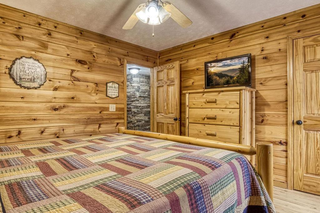 Holiday home Moonshine Memories, Mtn Views, Hot Tub, Wifi, 1089 Free Tickets Each Paid Day, Dollywood And
