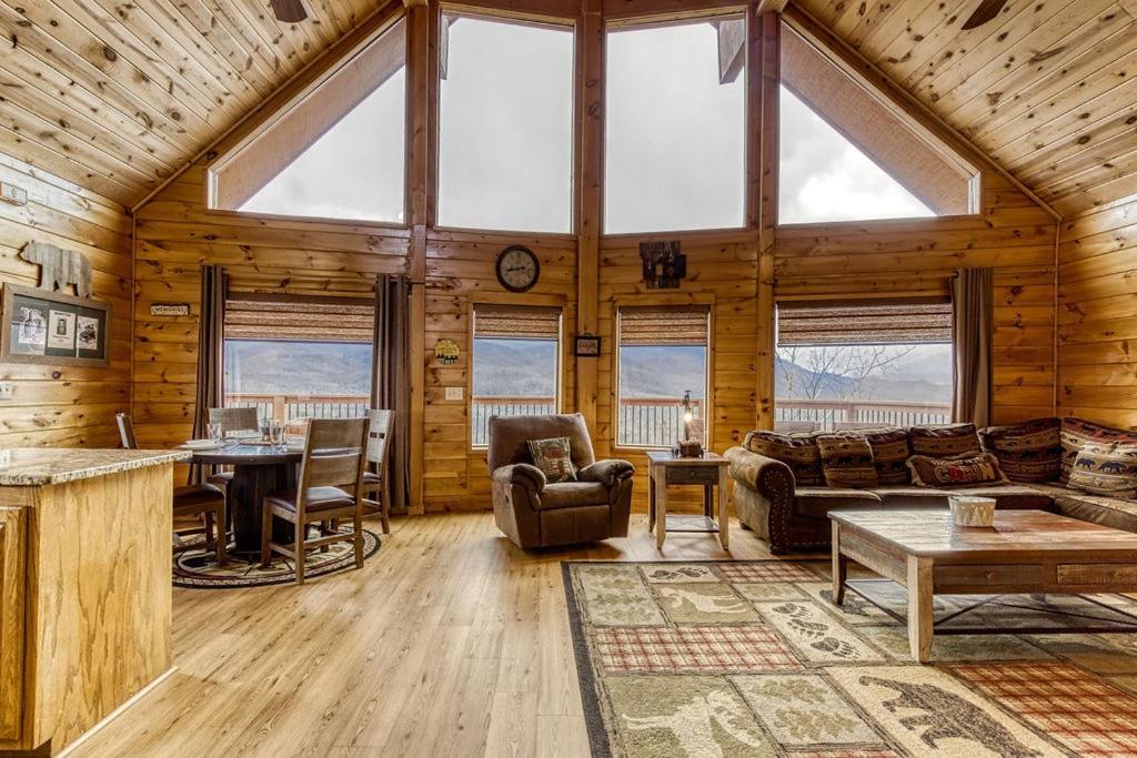 Moonshine Memories, Mtn Views, Hot Tub, Wifi, 1089 Free Tickets Each Paid Day, Dollywood And