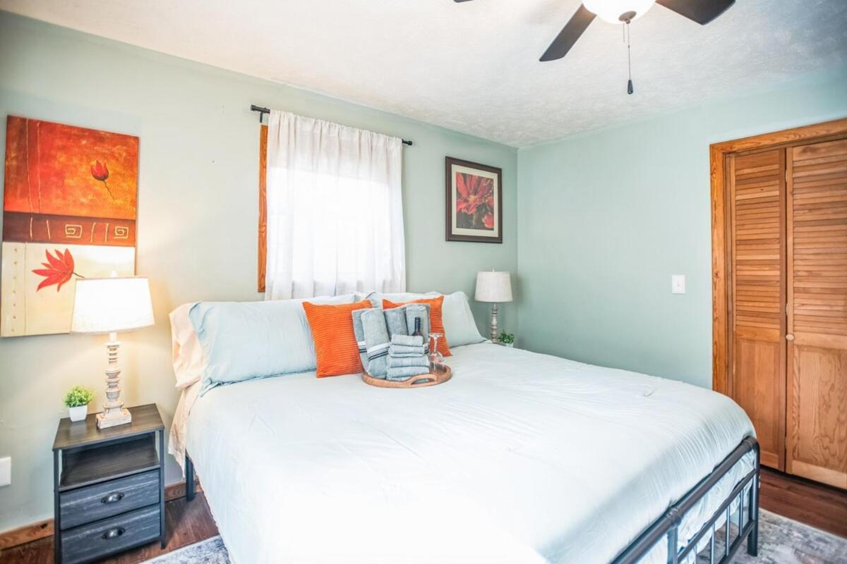 Spacious Hot Tub King Beds Game Holiday home Gatlinburg