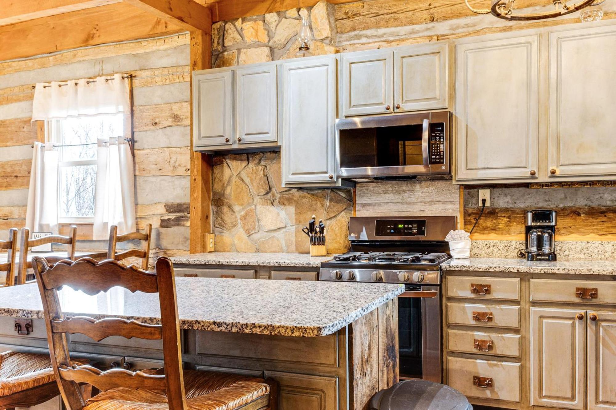 Holiday home Spacious With Hot Tub And Game Room! *