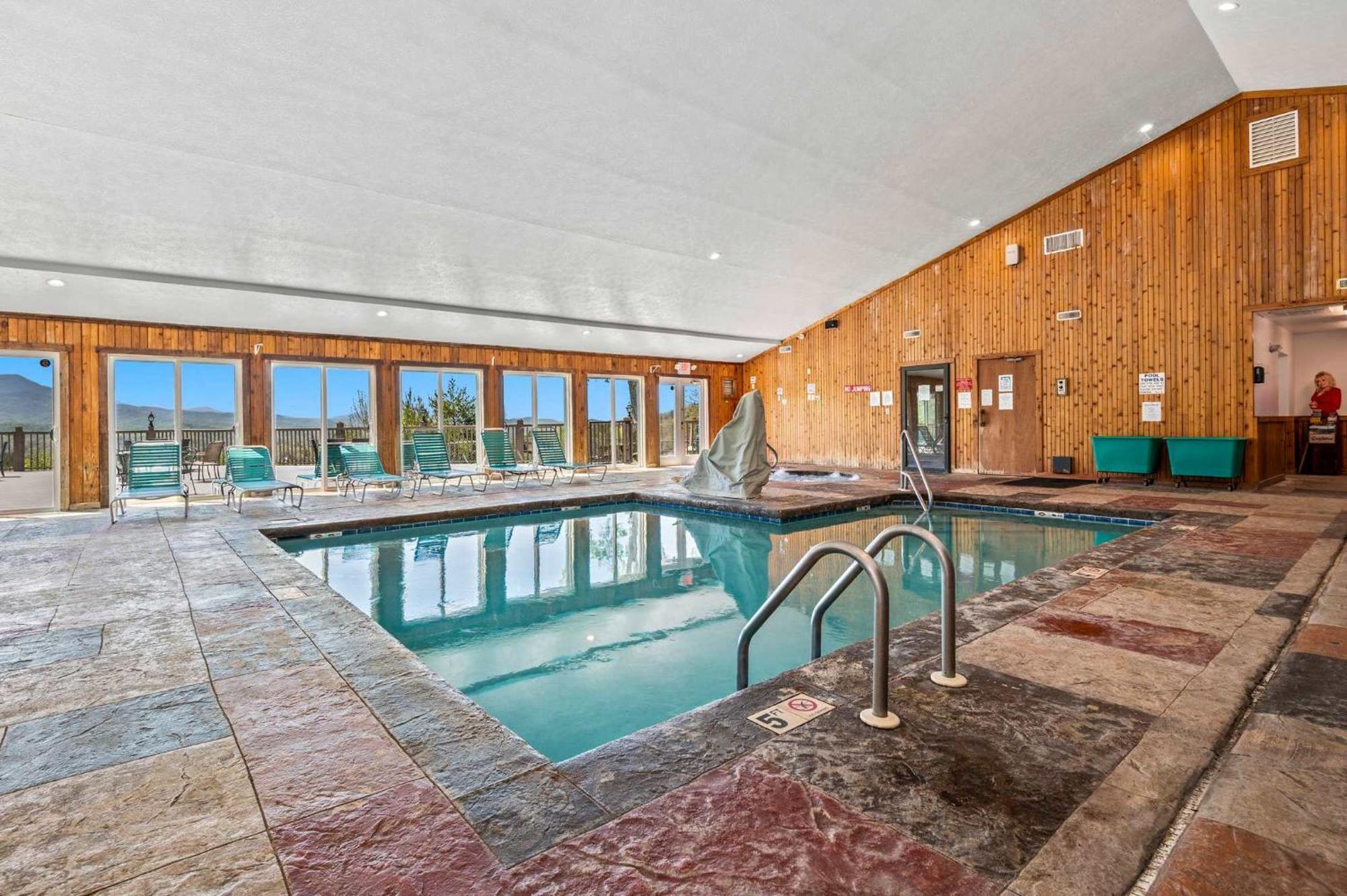 Sleeps 4-mountain Views-indoor Pool & Sauna