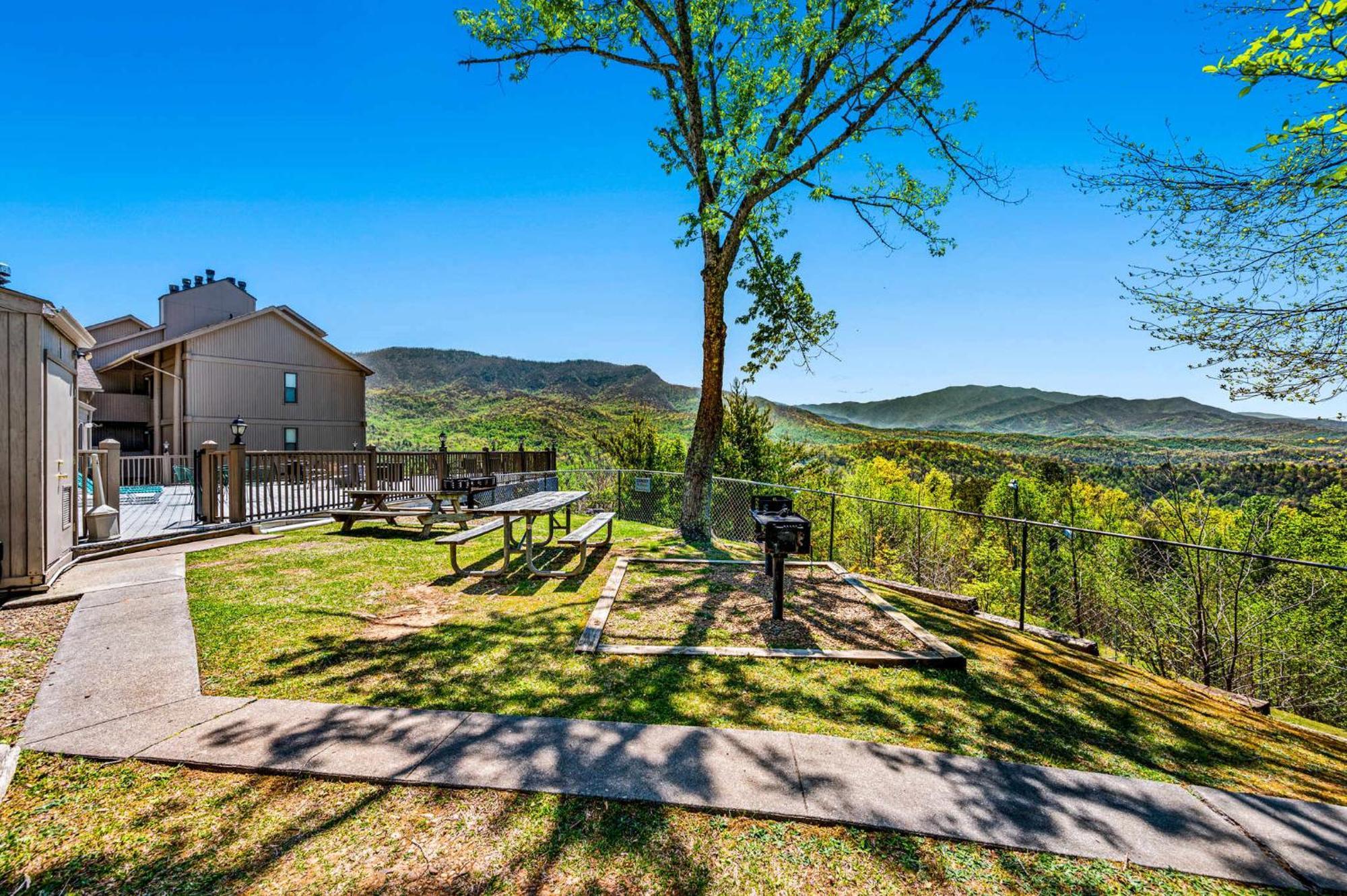 Sleeps 4-mountain Views-indoor Pool & Sauna Holiday home Gatlinburg