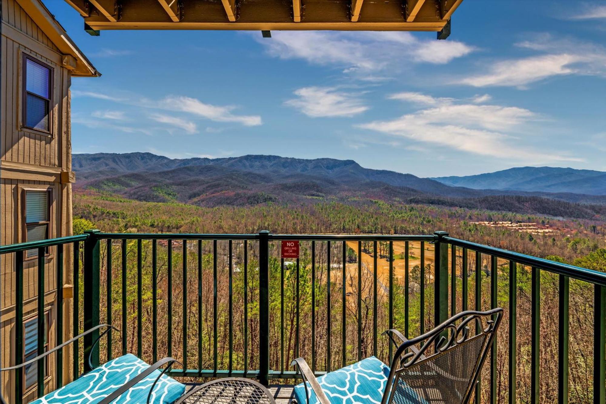 Sleeps 4-mountain Views-indoor Pool & Sauna *