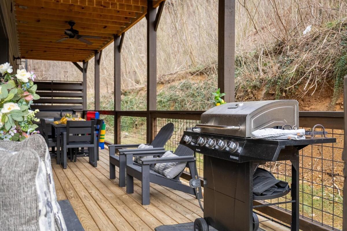 Holiday home Honeybear Hideaways - New Bear-themed Cozy And Family Friendly Retreat With Indoor Pool, Game Room, Bear And Hot Tub Gatlinburg