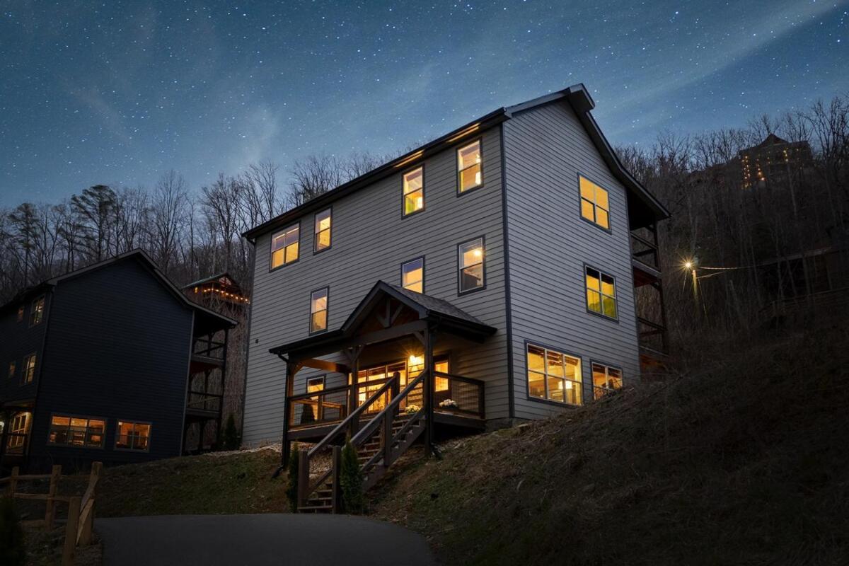 Holiday home Honeybear Hideaways - New Bear-themed Cozy And Family Friendly Retreat With Indoor Pool, Game Room, Bear And Hot Tub
