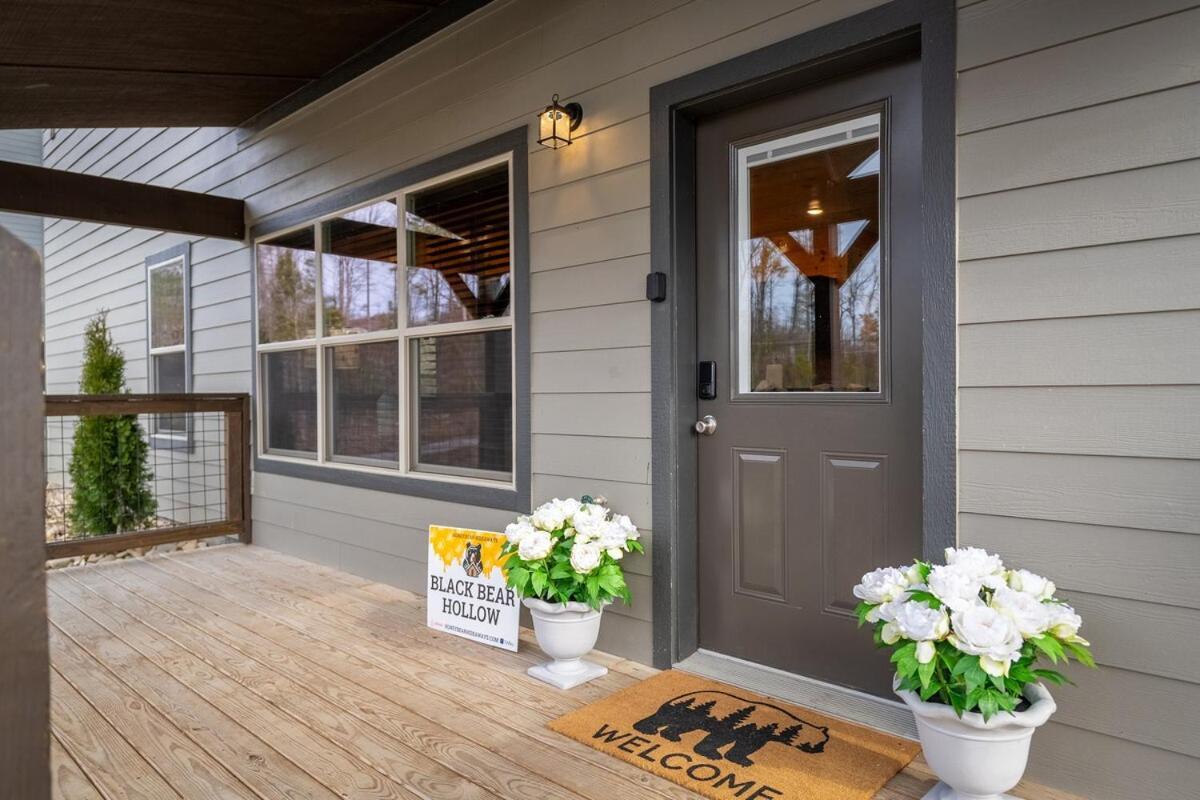 Honeybear Hideaways - New Bear-themed Cozy And Family Friendly Retreat With Indoor Pool, Game Room, Bear And Hot Tub Holiday home Gatlinburg